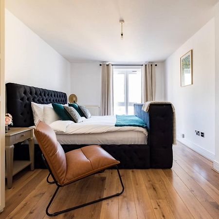 Wild Roses Service Apartments - East India 런던 외부 사진