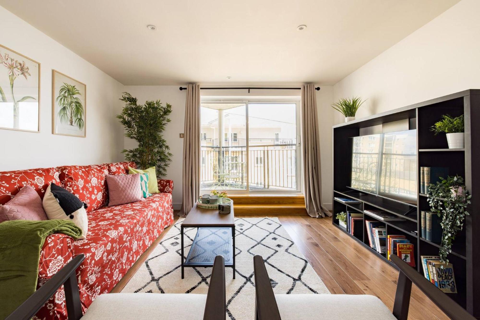 Wild Roses Service Apartments - East India 런던 외부 사진