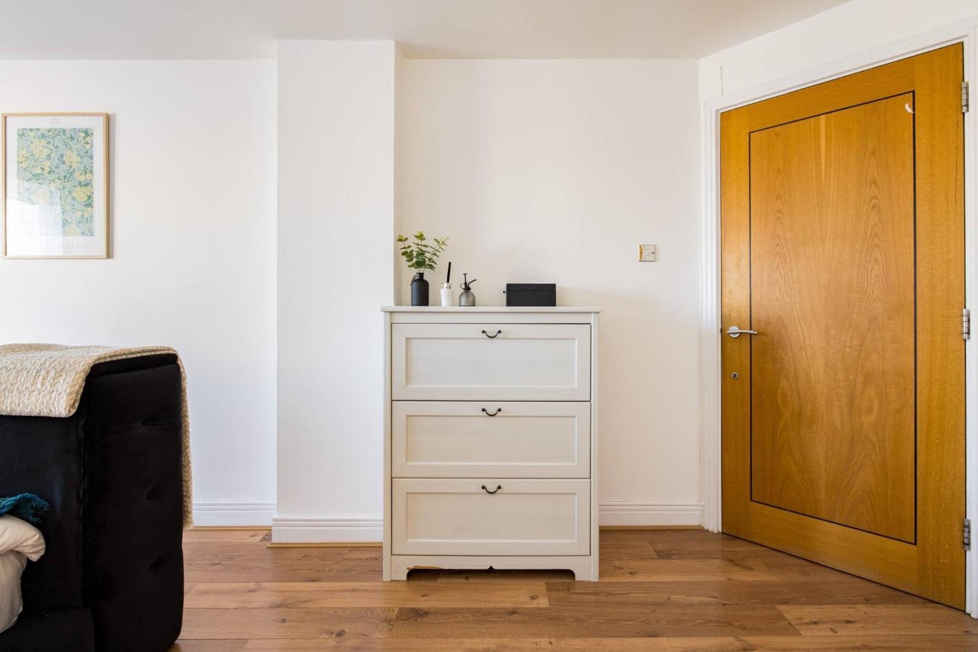 Wild Roses Service Apartments - East India 런던 외부 사진