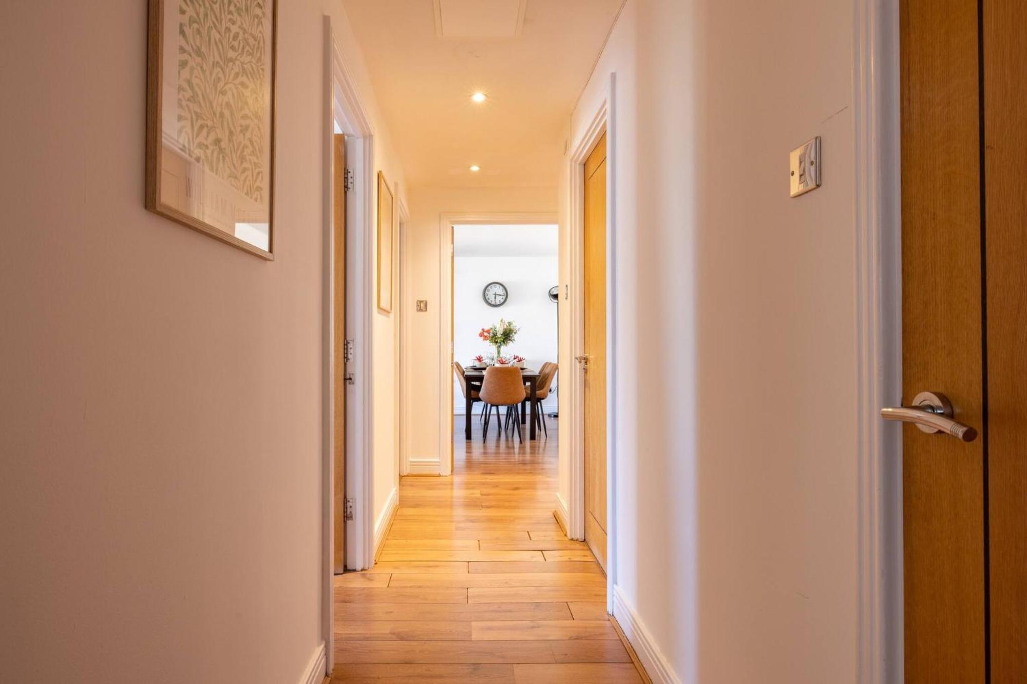 Wild Roses Service Apartments - East India 런던 외부 사진