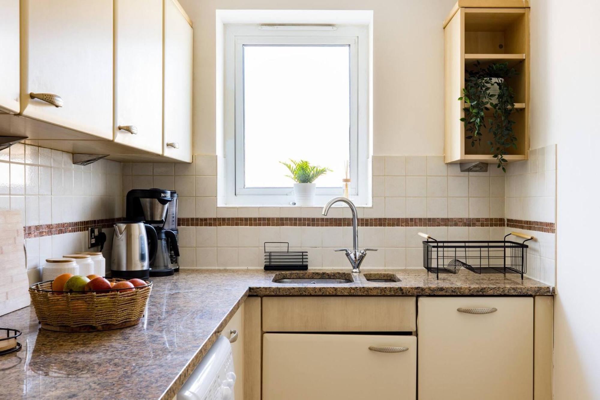 Wild Roses Service Apartments - East India 런던 외부 사진