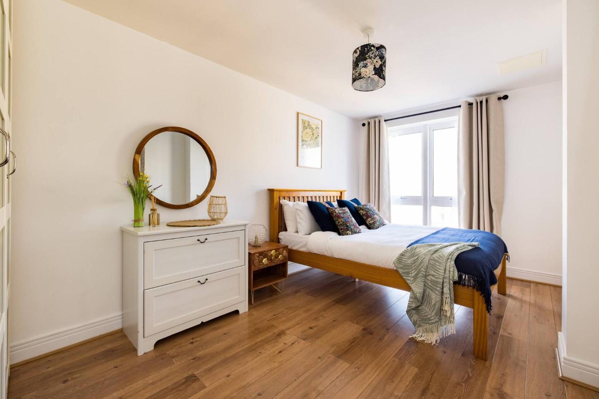 Wild Roses Service Apartments - East India 런던 외부 사진