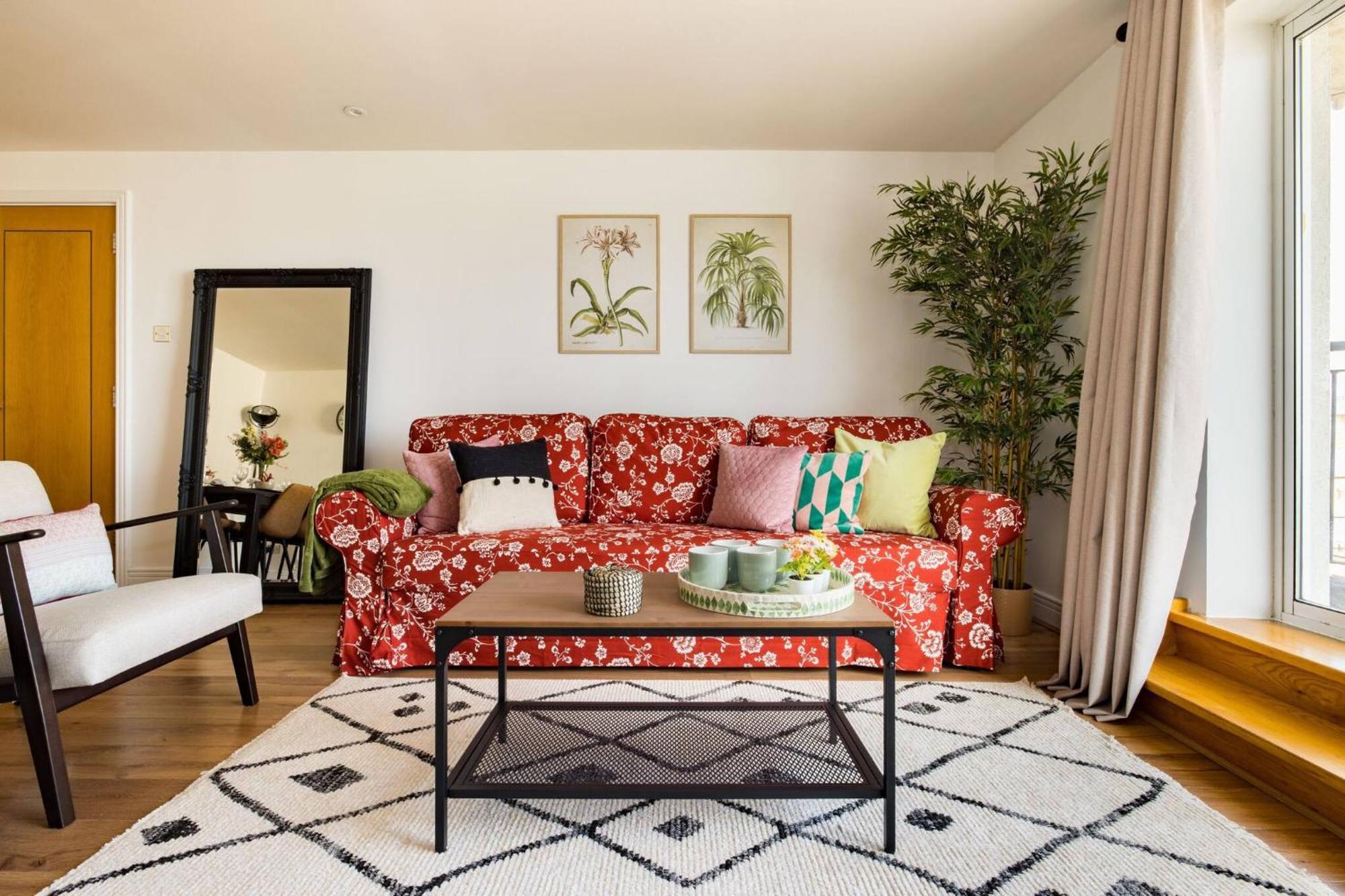Wild Roses Service Apartments - East India 런던 외부 사진