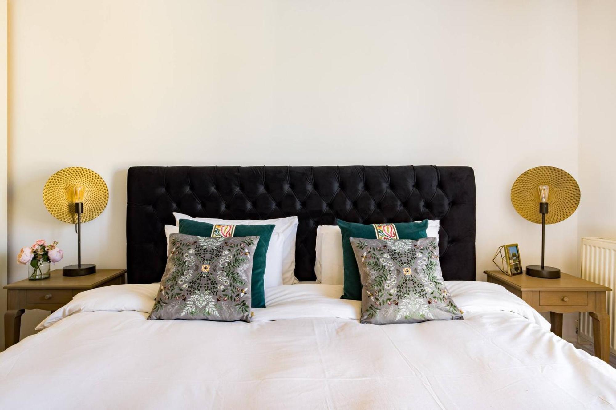 Wild Roses Service Apartments - East India 런던 외부 사진