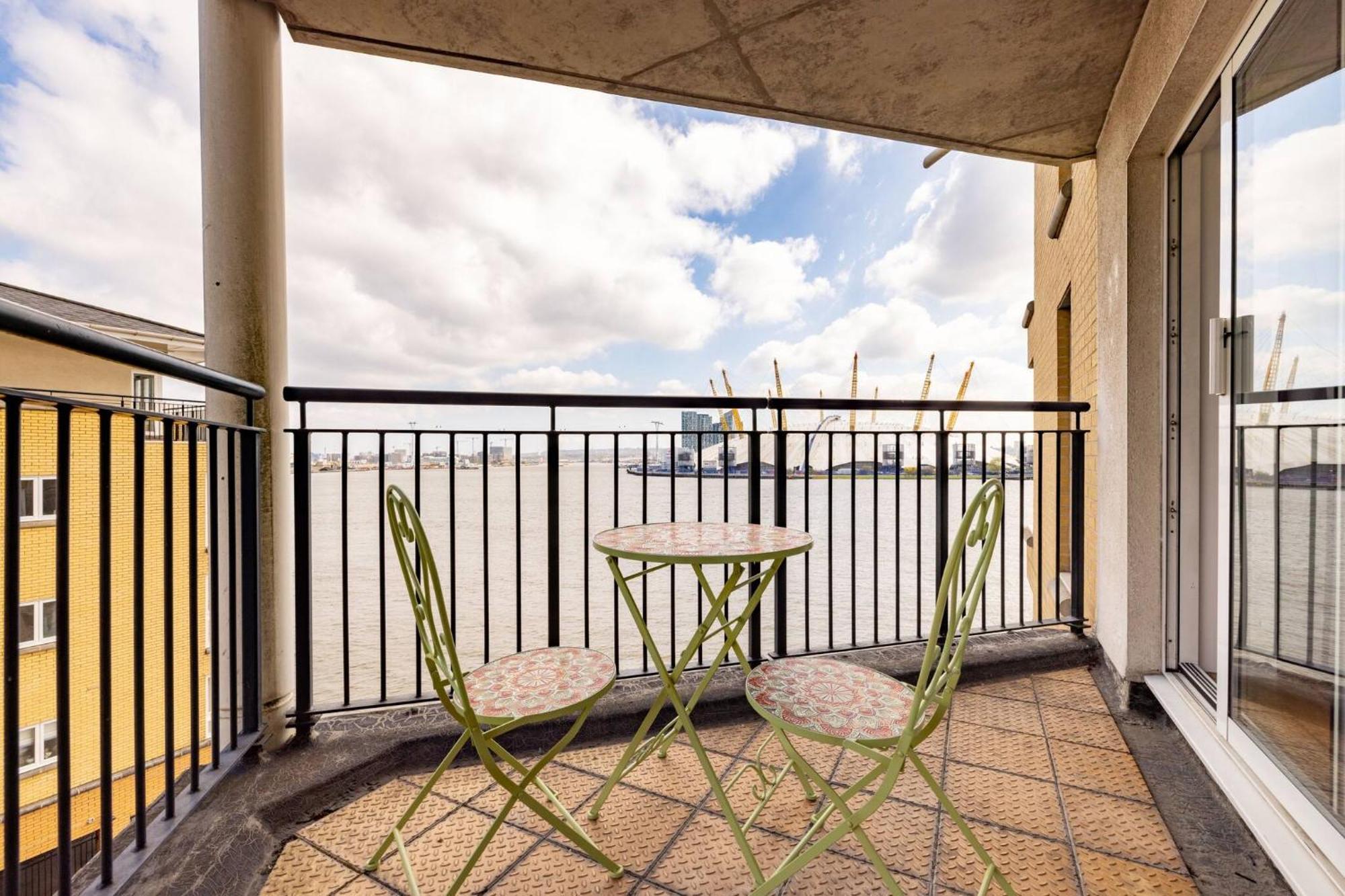 Wild Roses Service Apartments - East India 런던 외부 사진