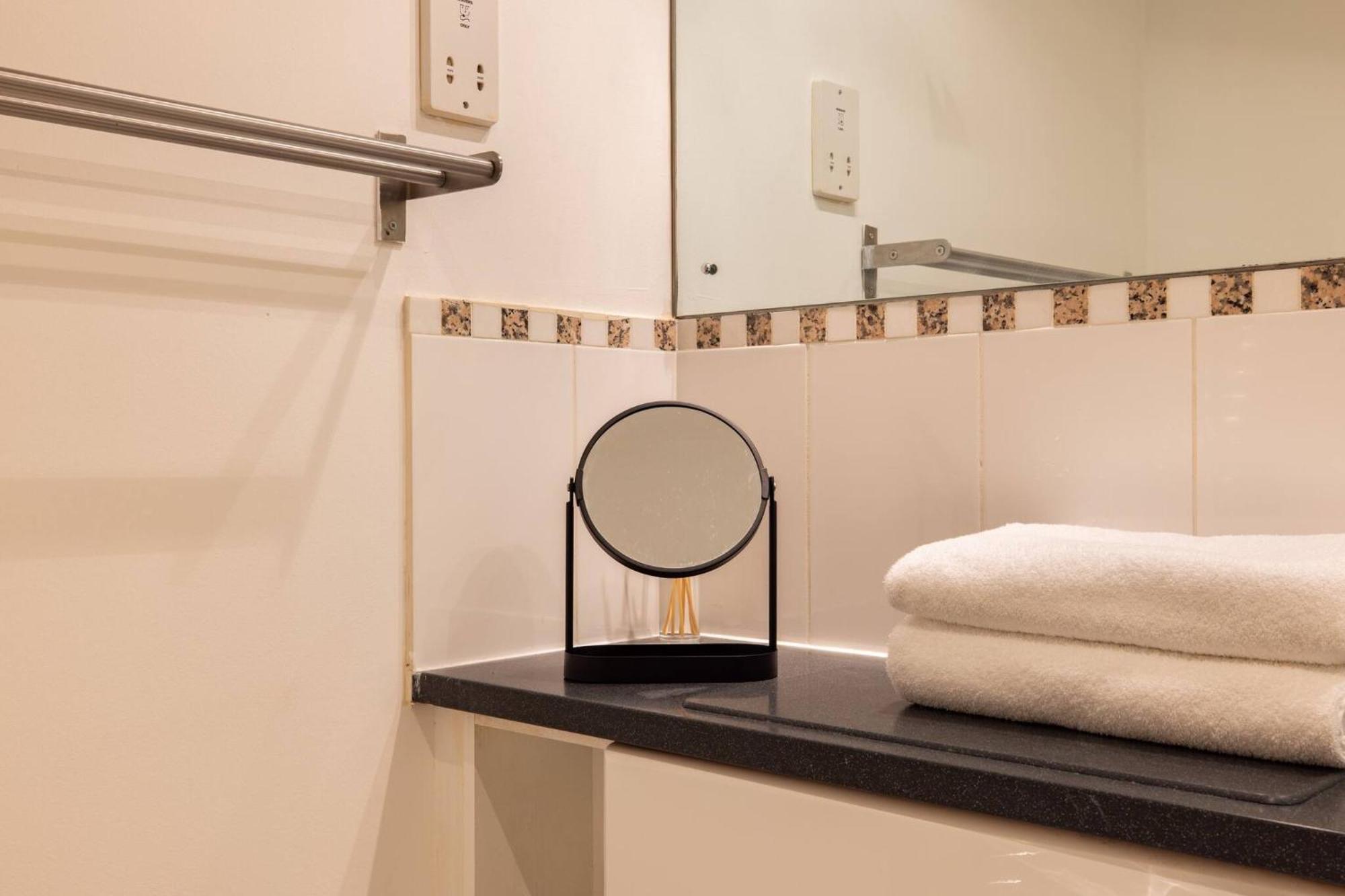 Wild Roses Service Apartments - East India 런던 외부 사진